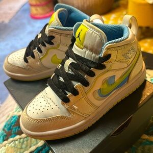 Jordan 1MID SE (PS) size 12c, platinum tint/volt-blue tint